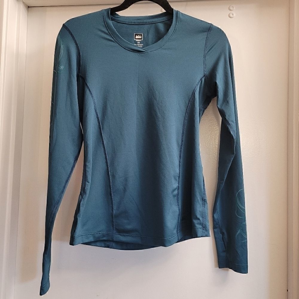 REI sport top with abstract pattern on the sleeve